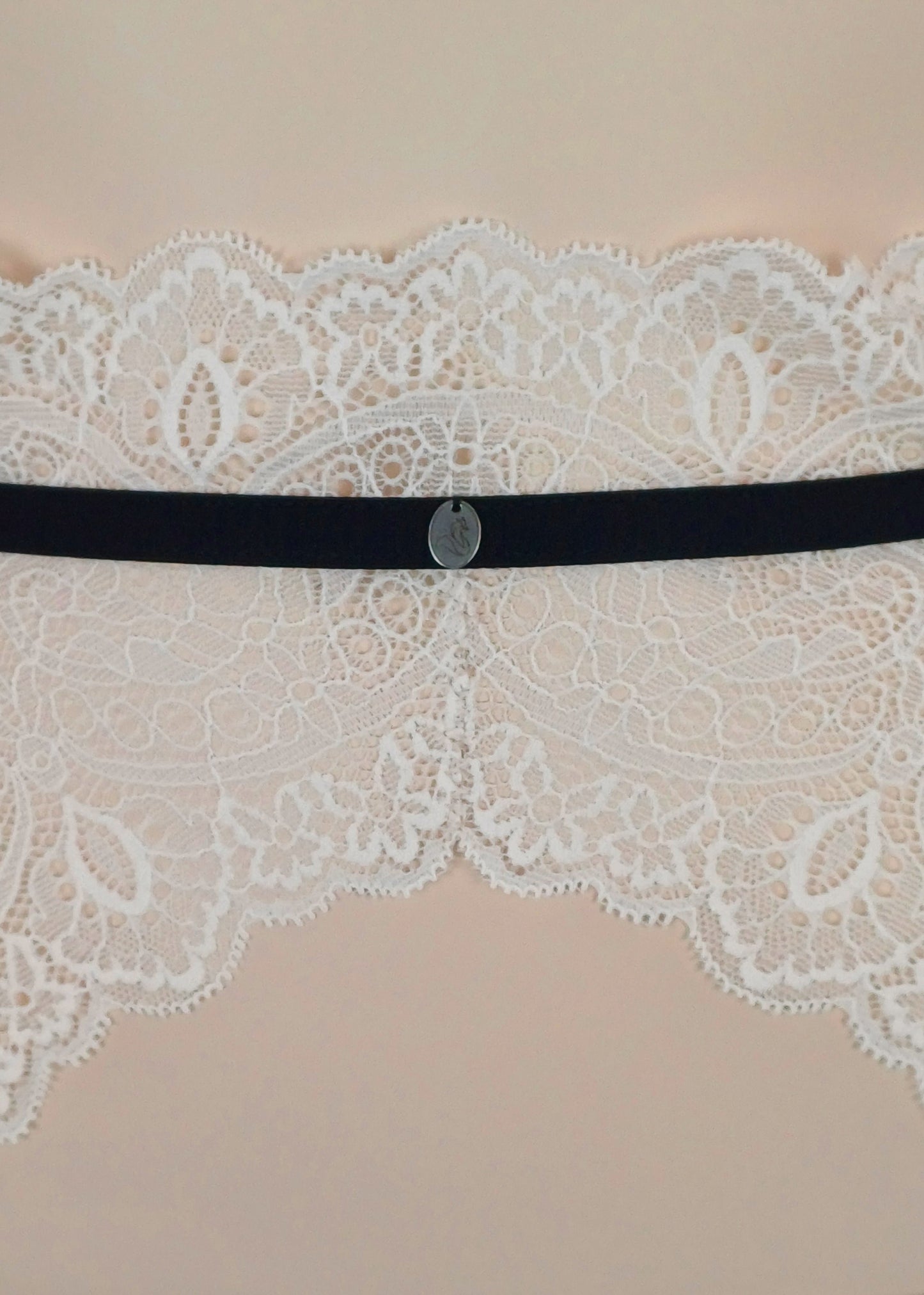 A3 - Accessoire: Strumpfhalter breit von Orietta Orelli