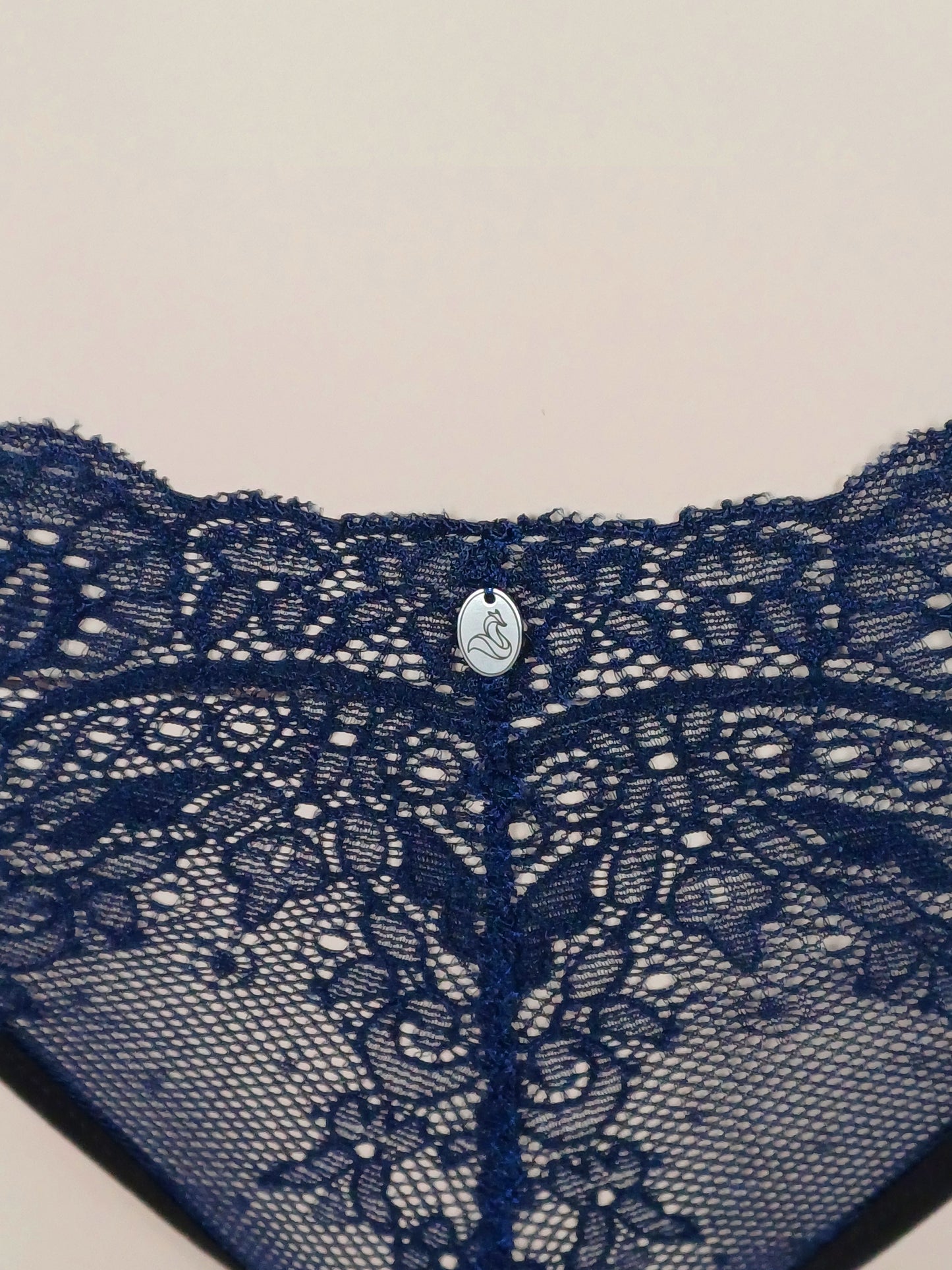 M5 - Model Set: Thong Slip + Bralette von Orietta Orelli