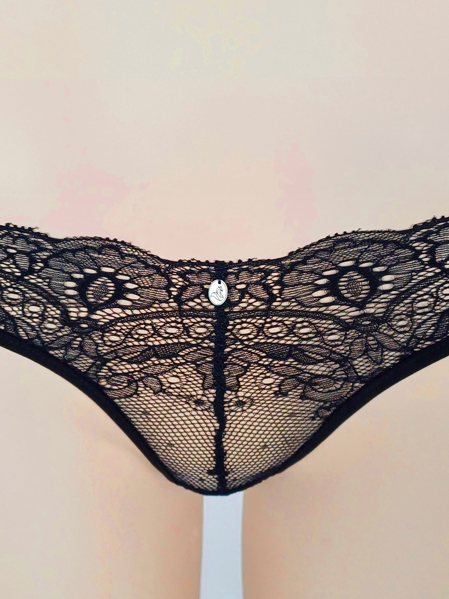 M5 - Model Set: Thong Slip + Bralette von Orietta Orelli