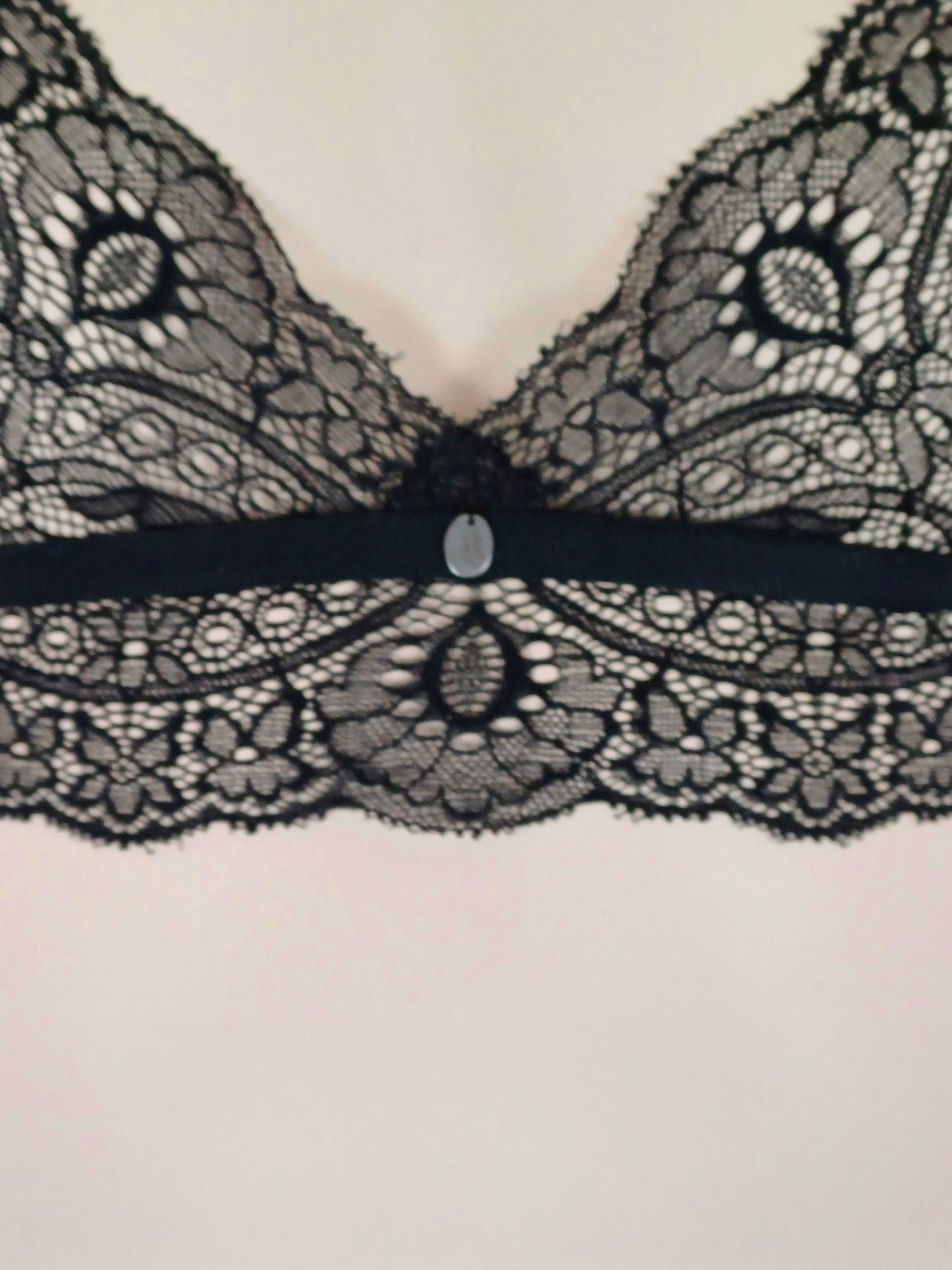 M5 - Model Set: Thong Slip + Bralette von Orietta Orelli