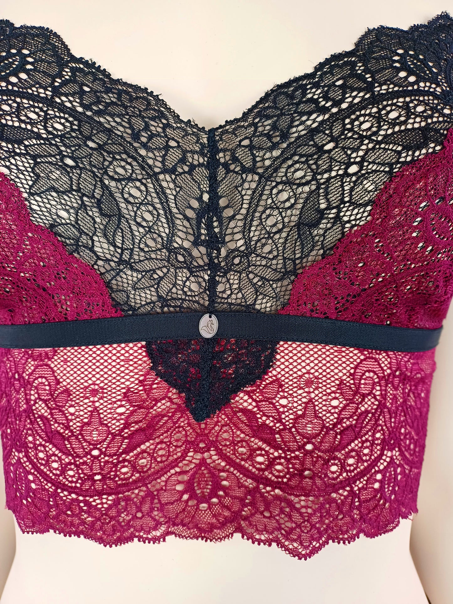 M6 - Model Set: Thong Slip + Top von Orietta Orelli