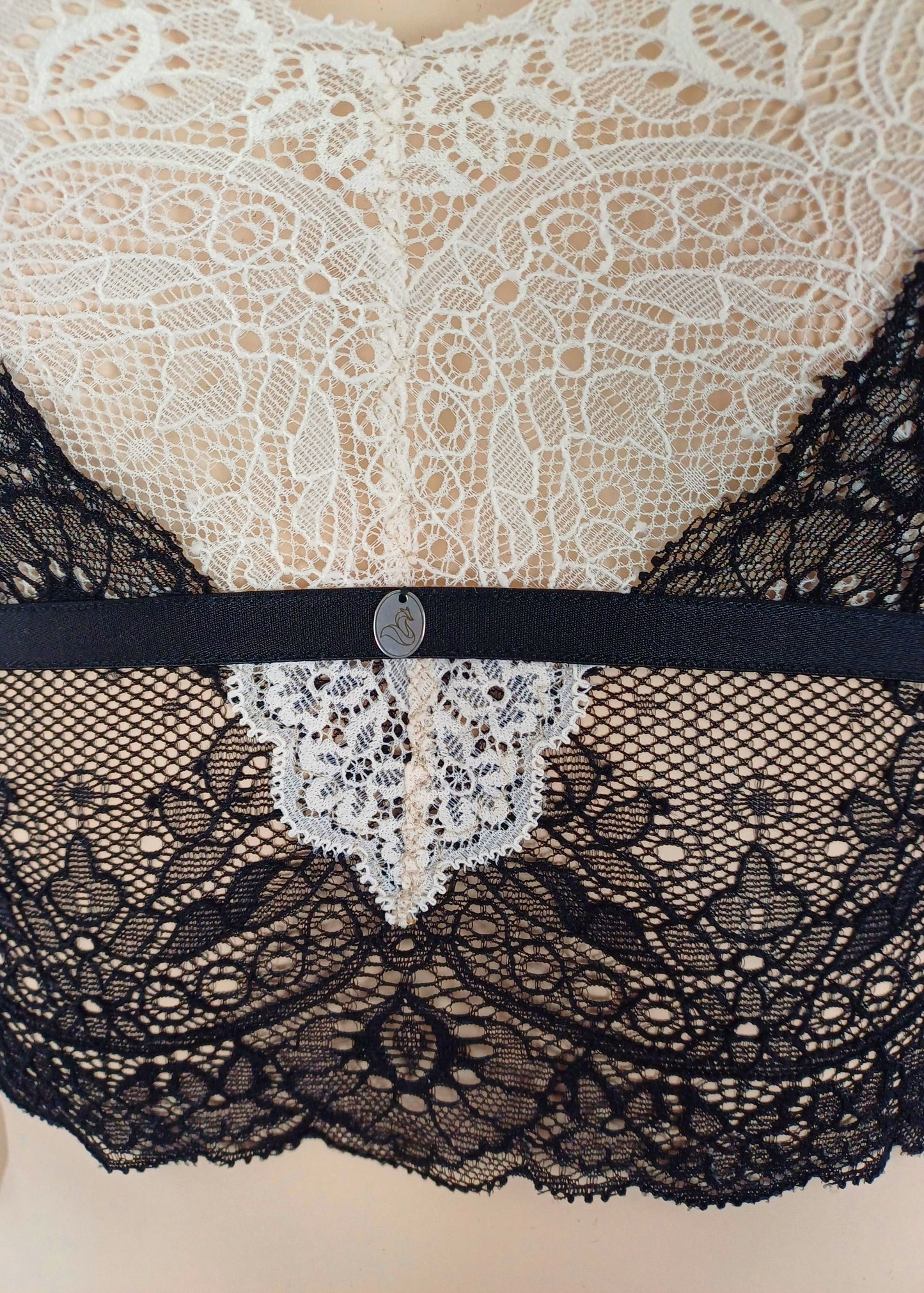M6 - Model Set: Thong Slip + Top von Orietta Orelli