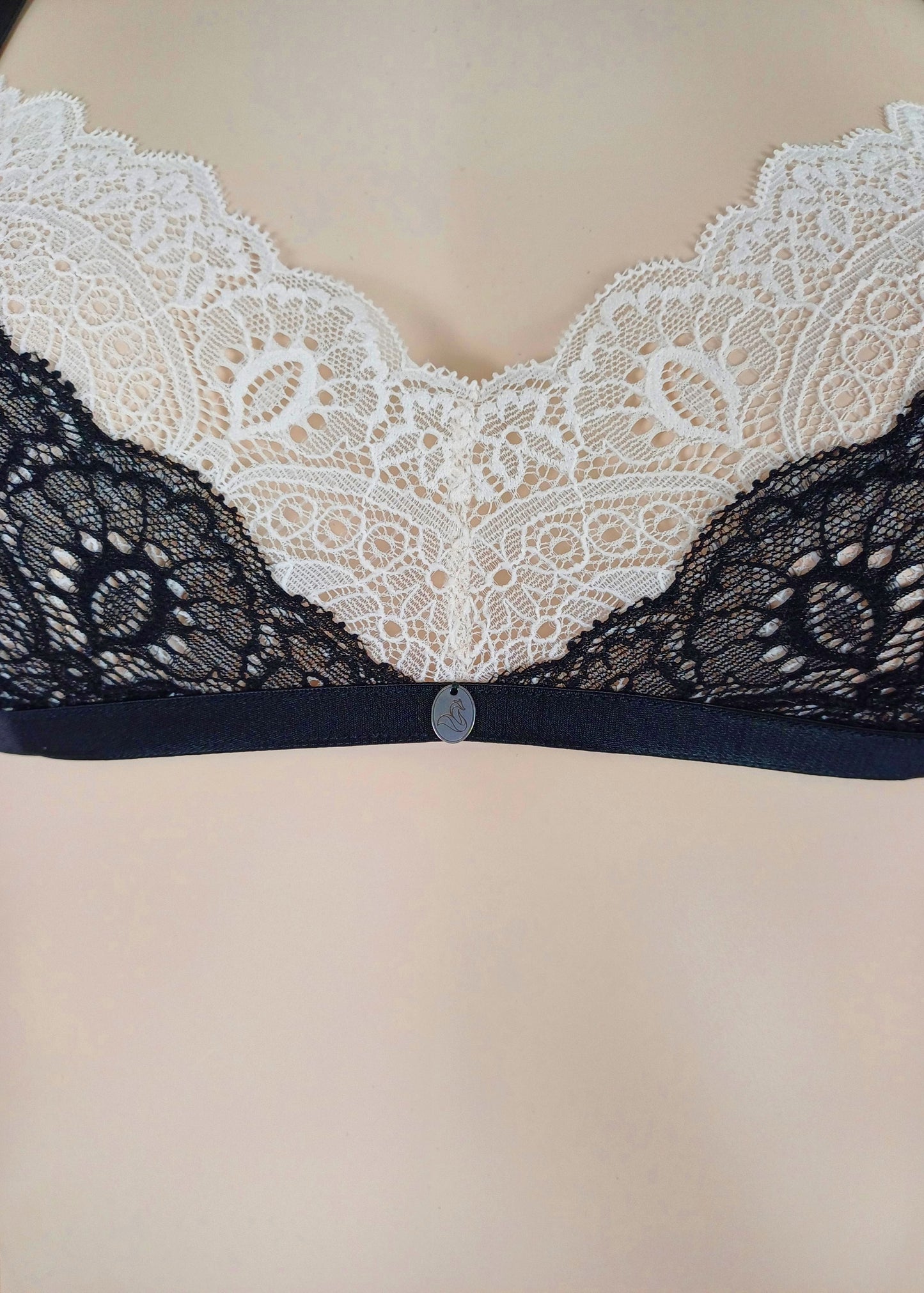 M8 - Model Set: Shorts + Bralette von Orietta Orelli
