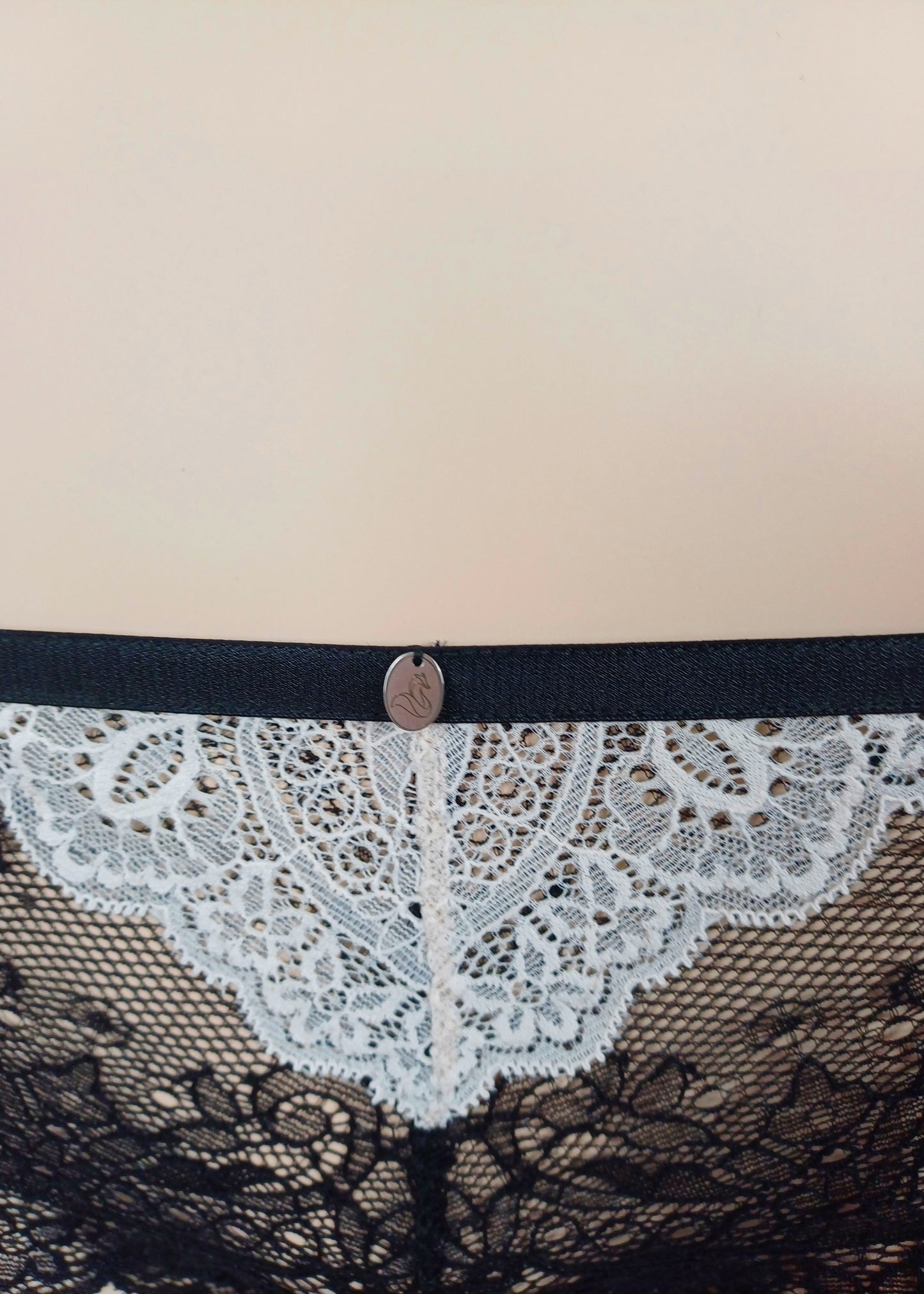 M8 - Model Set: Shorts + Bralette von Orietta Orelli