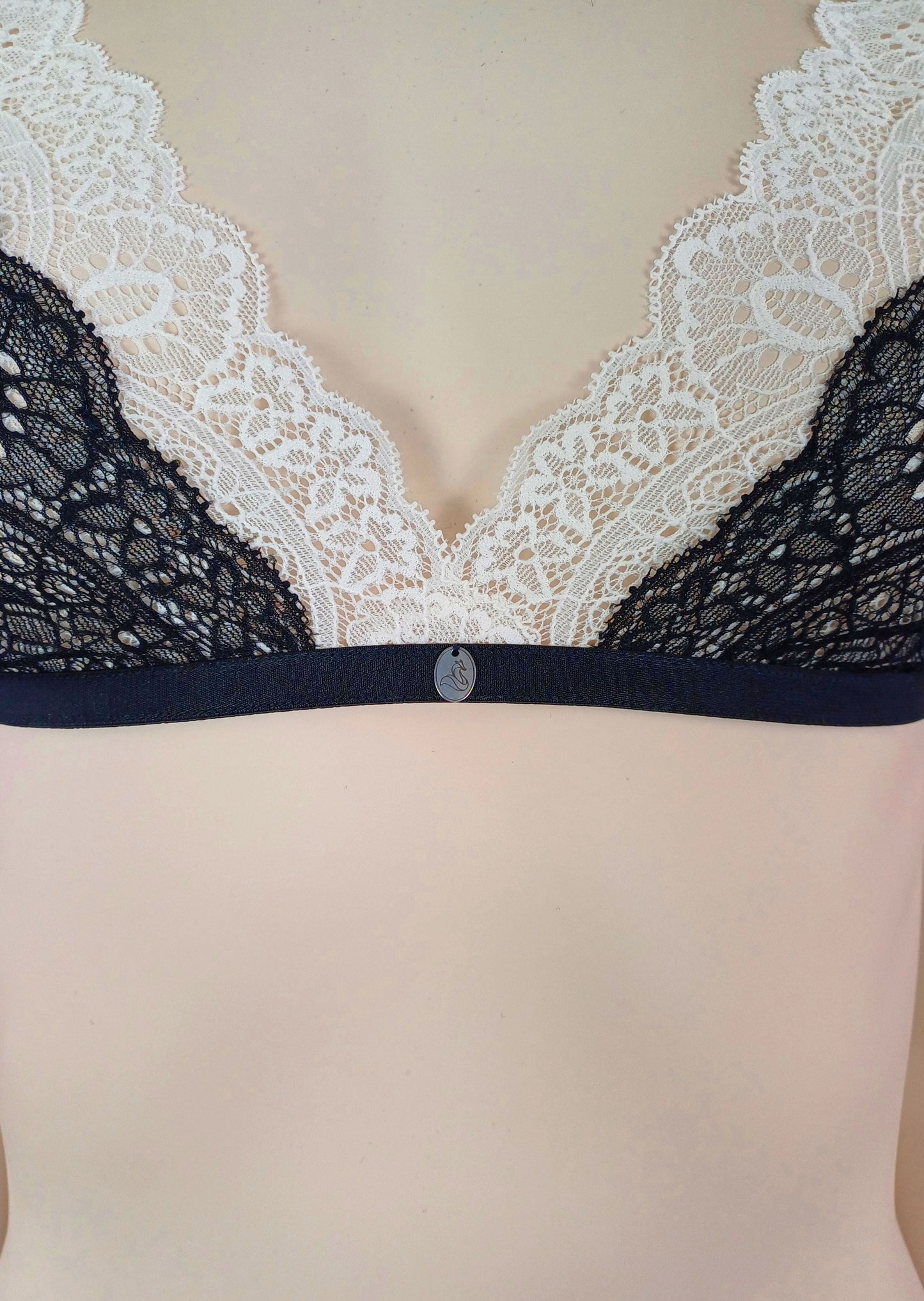 M3 - Model Set: String + Bralette von Orietta Orelli