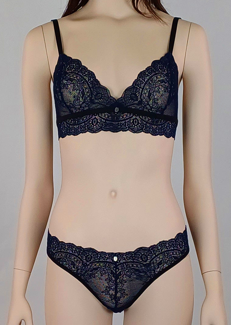 M5 - Model Set: Thong Slip + Bralette von Orietta Orelli