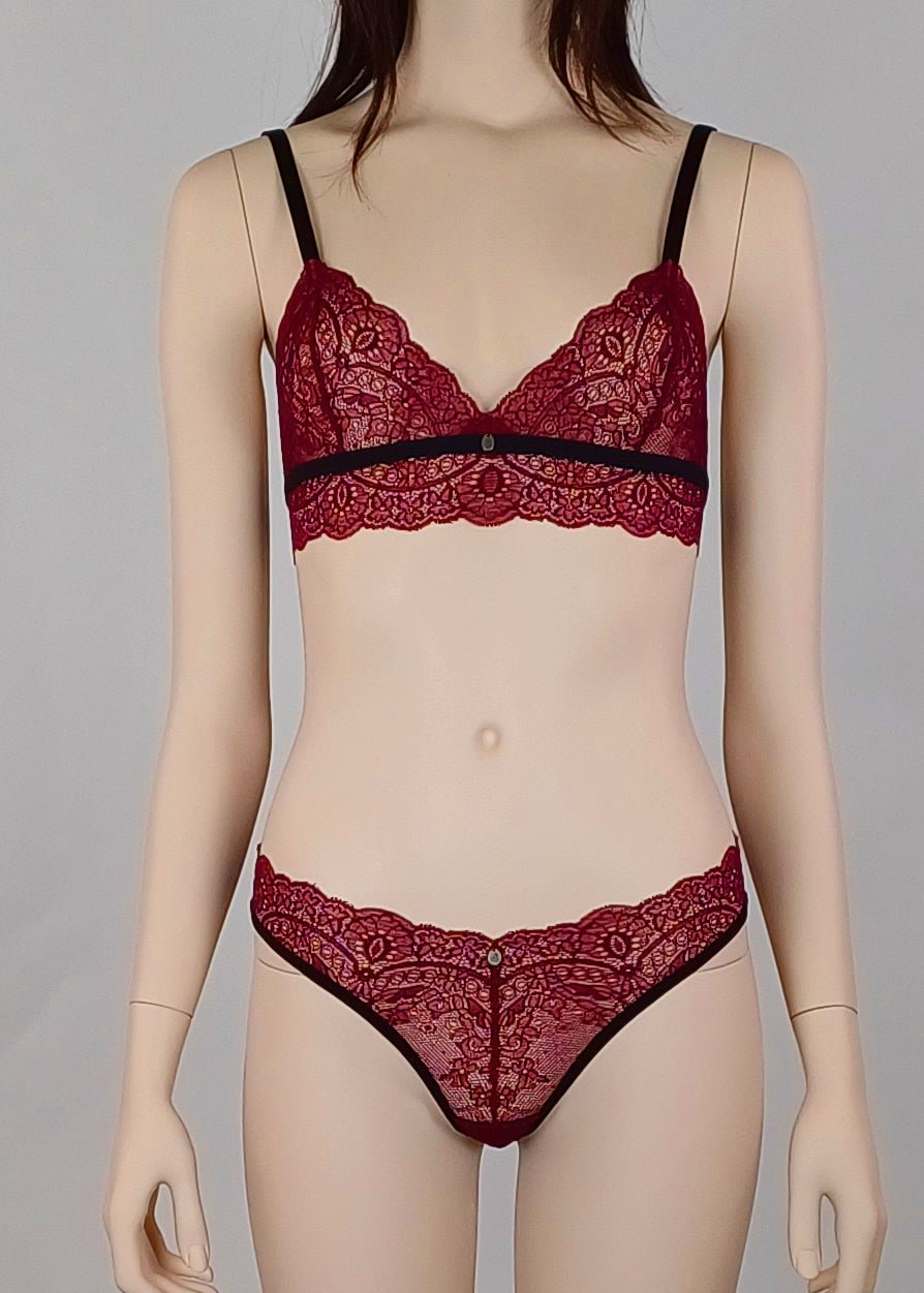 M5 - Model Set: Thong Slip + Bralette von Orietta Orelli