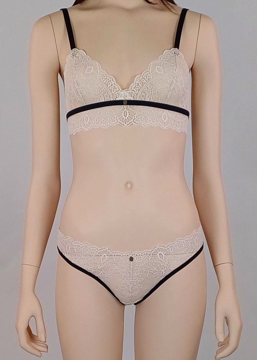 M5 - Model Set: Thong Slip + Bralette von Orietta Orelli