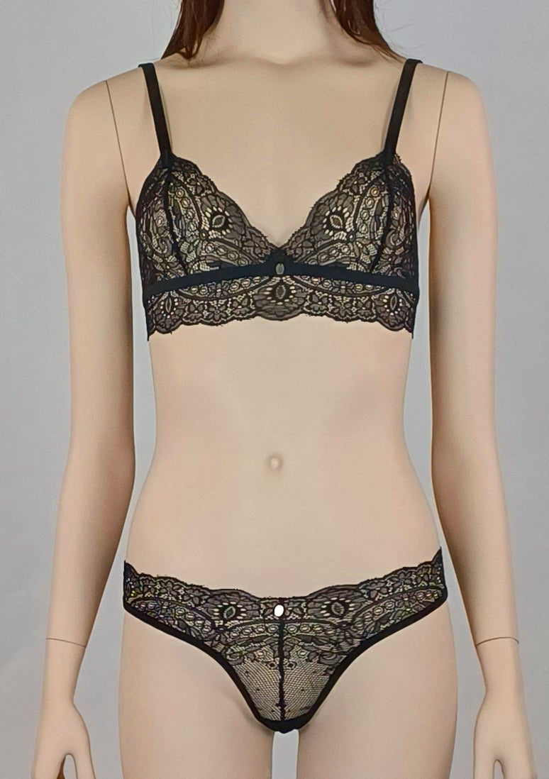 M5 - Model Set: Thong Slip + Bralette von Orietta Orelli