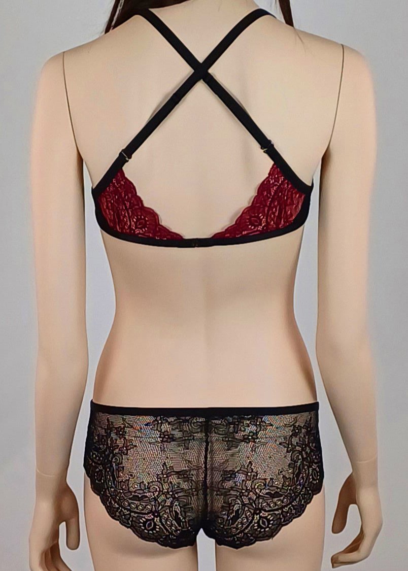 M8 - Model Set: Shorts + Bralette von Orietta Orelli