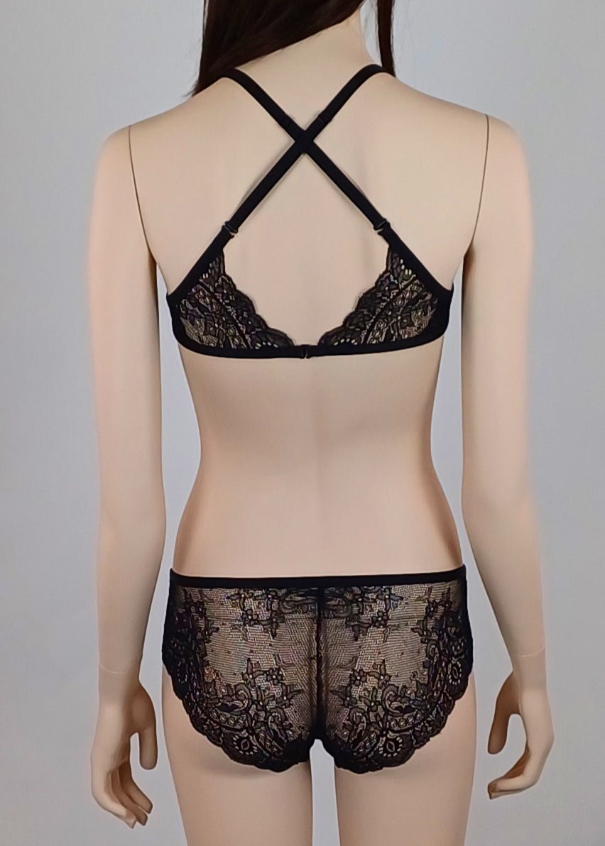 M8 - Model Set: Shorts + Bralette von Orietta Orelli