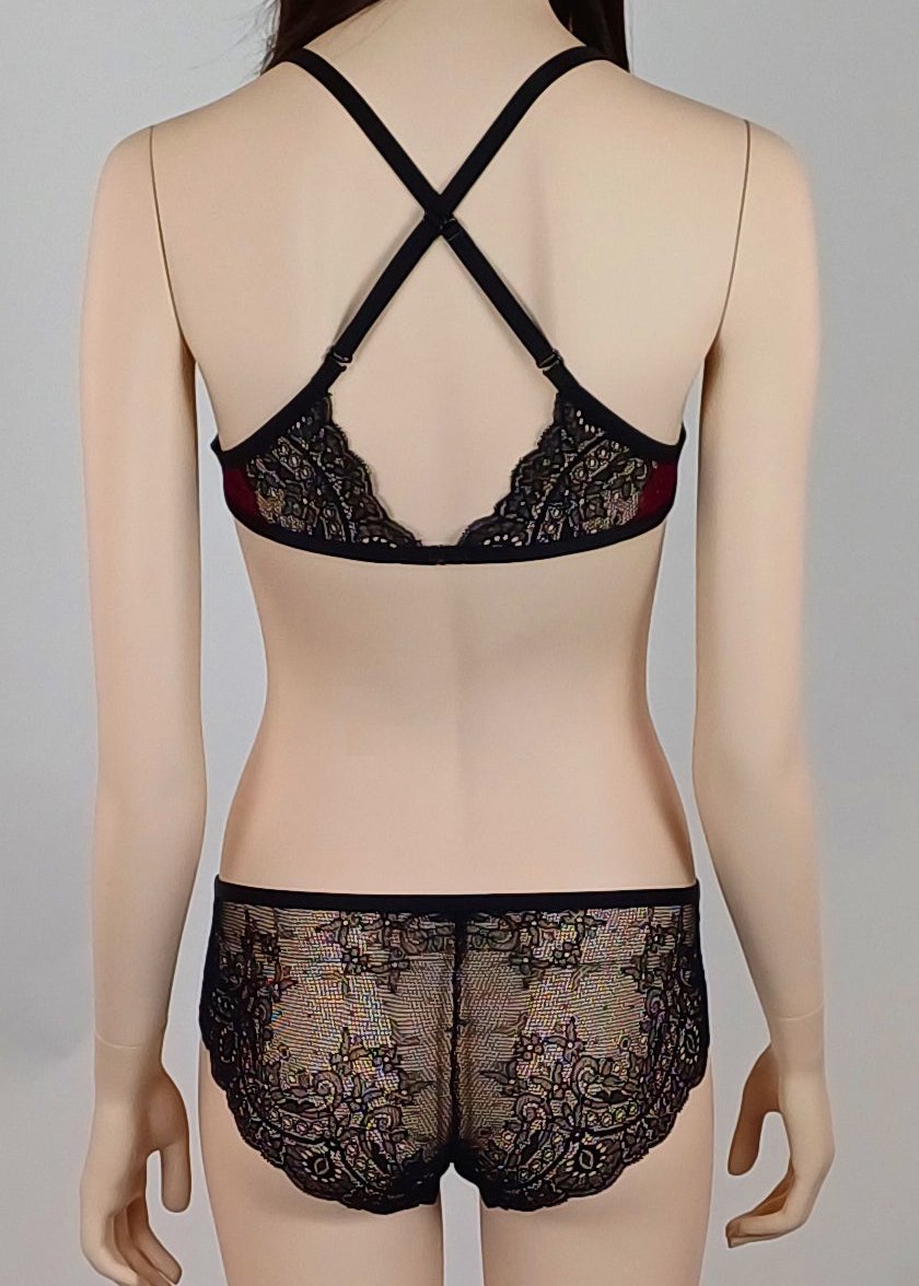 M8 - Model Set: Shorts + Bralette von Orietta Orelli