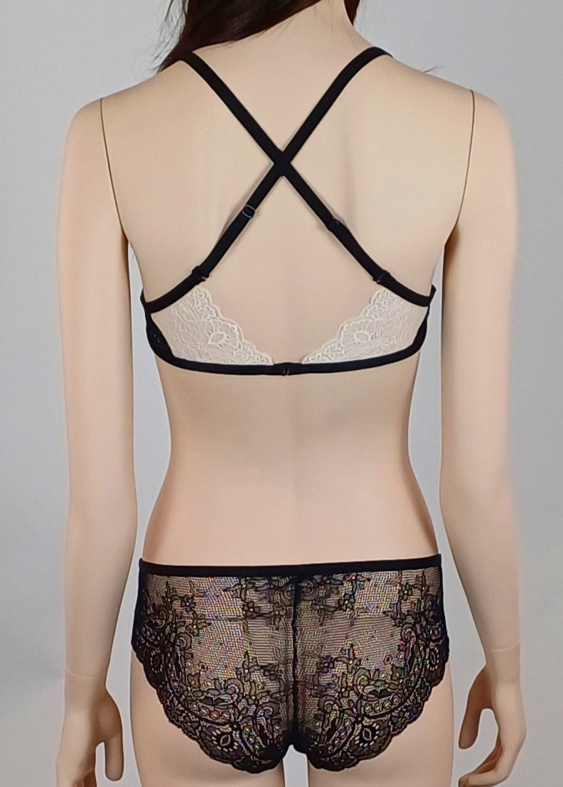 M8 - Model Set: Shorts + Bralette von Orietta Orelli
