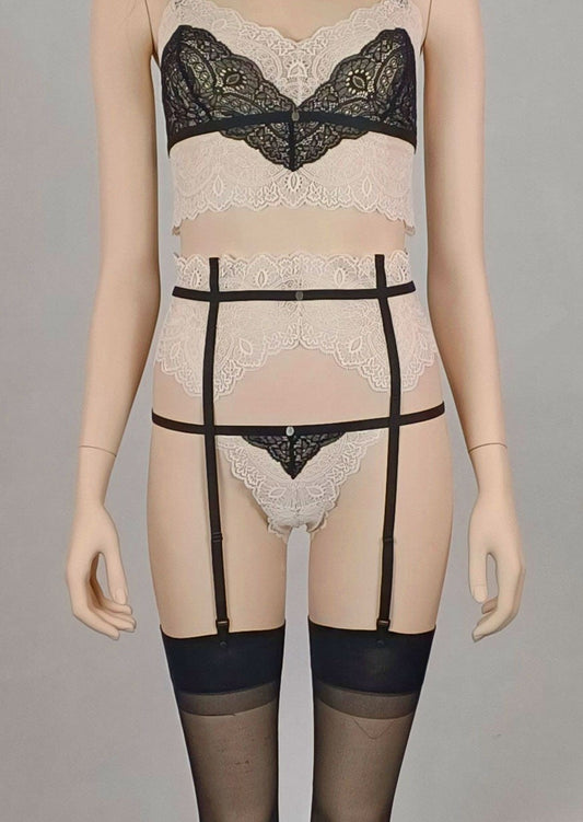 A3 - Accessoire: Strumpfhalter breit von Orietta Orelli